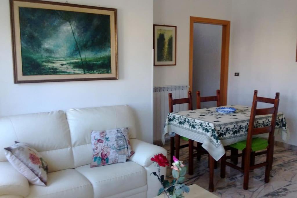Girasole A Due Passi Dal Mare Apartment Minturno Luaran gambar
